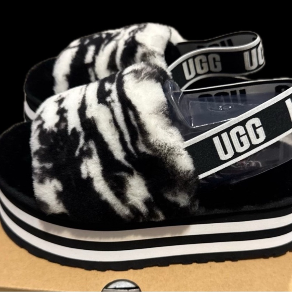 SOLD UGG DISCO MARBLE SLIDE SLIPPERS